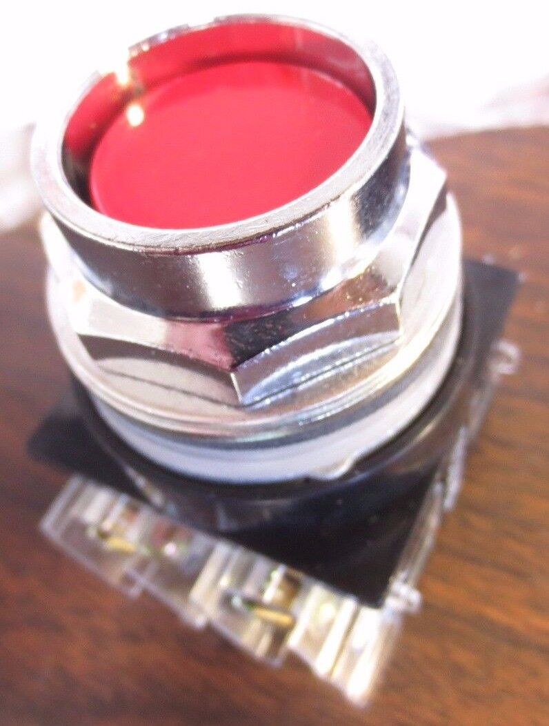 GE CR104PBG02R3 HD OILTIGHT PUSHBUTTON, RECESSED, RED, 2 N.C. - NEW SURPLUS