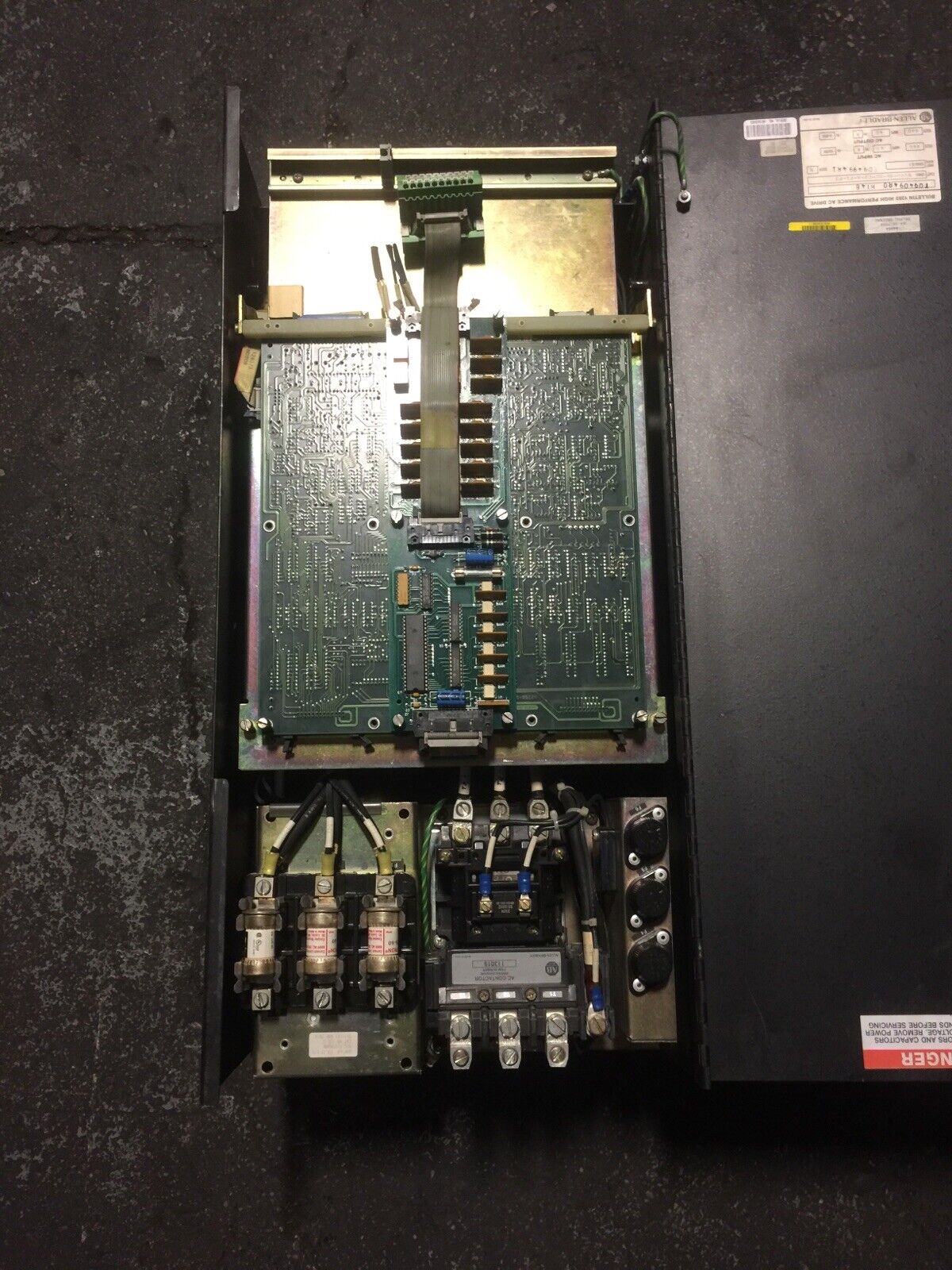 ALLEN BRADLEY 1392-B100-RK-MC-C2-A-F1-F3 AC DRIVE INPUT 460VAC 43A OUTPUT 440VAC