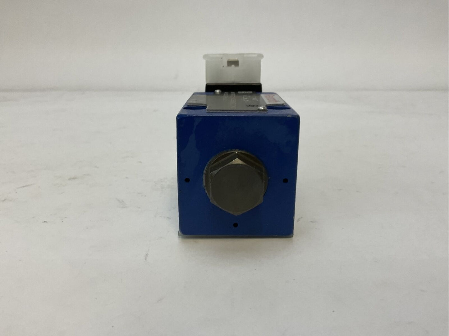 REXROTH R978017922 DIRECTIONAL CONTROL VALVE R901370939 24VDC 1.25A