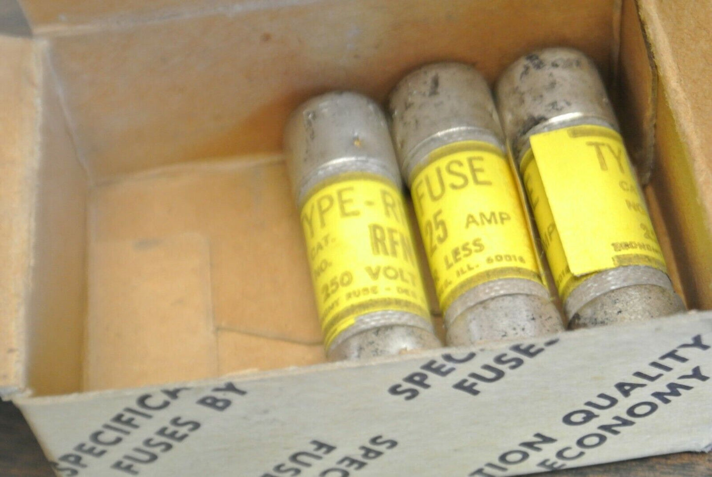 LOT of 3 / ECONOMY RFN25 TYPE RF FUSE / 25A / 250V / NEW SURPLUS