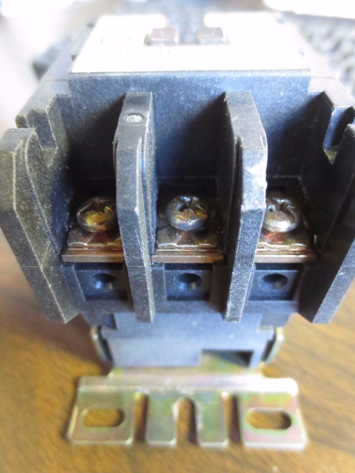 CUTLER-HAMMER C25DND325 CONTACTOR - 25A, 208V/50Hz, 240V/60Hz COIL