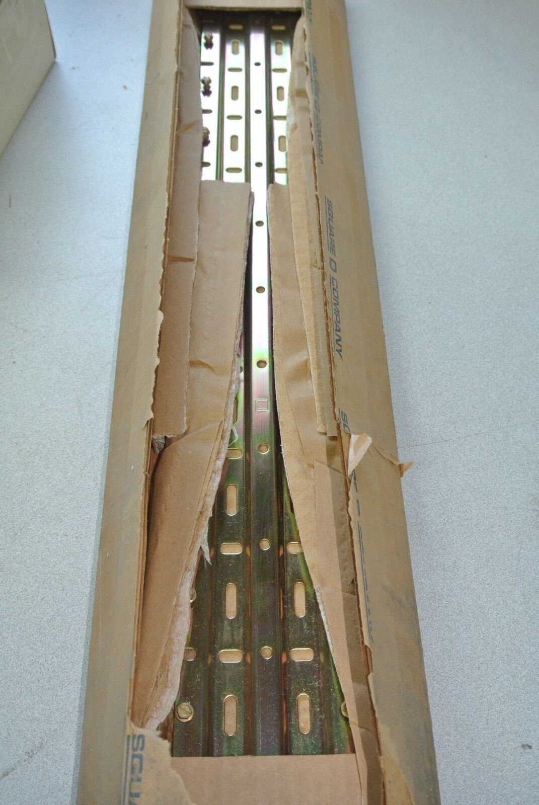 SQUARE D 8501 L-12, Ser. A - MOUNTING TRACK for 12 TYPE L RELAYS - NEW SURPLUS