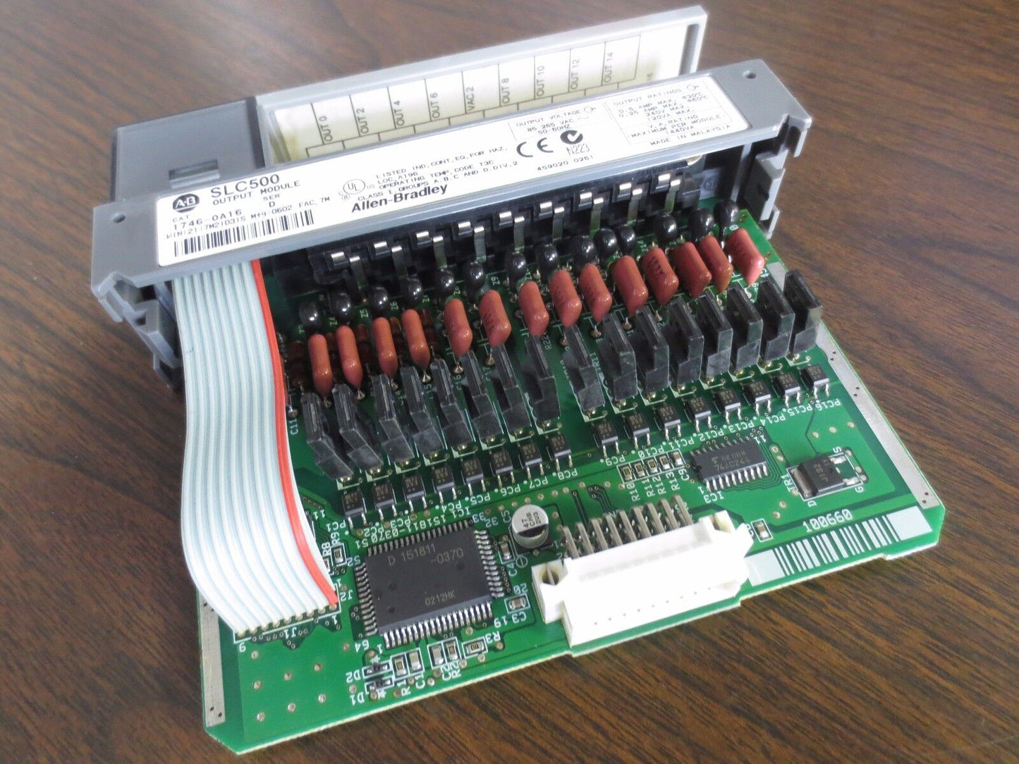 ALLEN-BRADLEY 1746-OA16 Ser. D - OUTPUT MODULE for SLC500