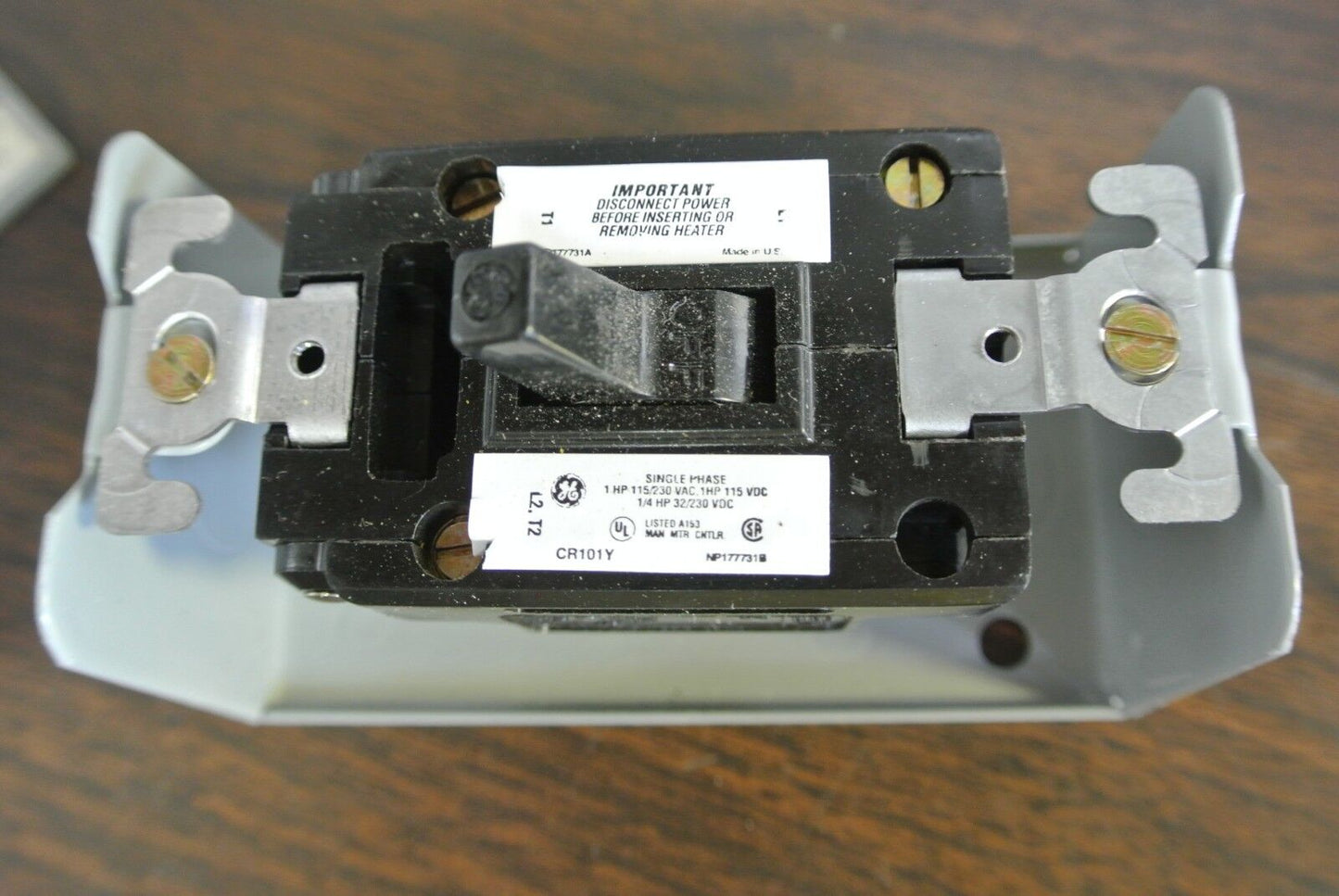 GE CR101Y11 - MANUAL MOTOR STARTER - SINGLE SPEED - 1HP, 115/230V - NEW SURPLUS