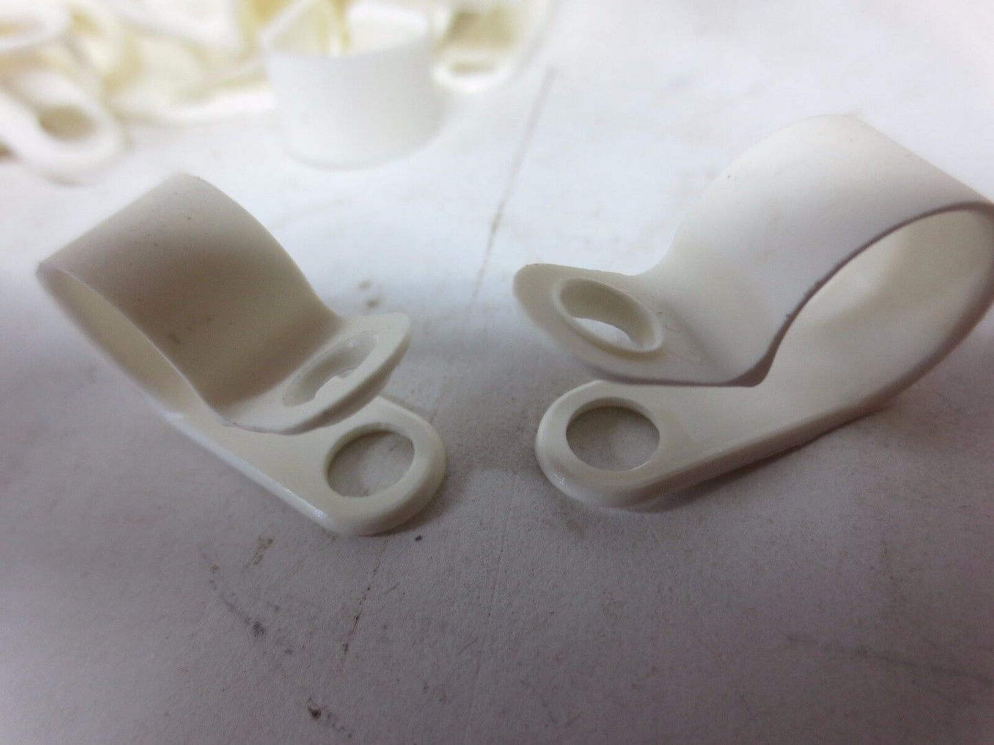 GARDNER BENDER (GB) PPC-7 PLASTIC CABLE CLAMPS 1/2" DIAMETER, 3/8" W - LOT of 78