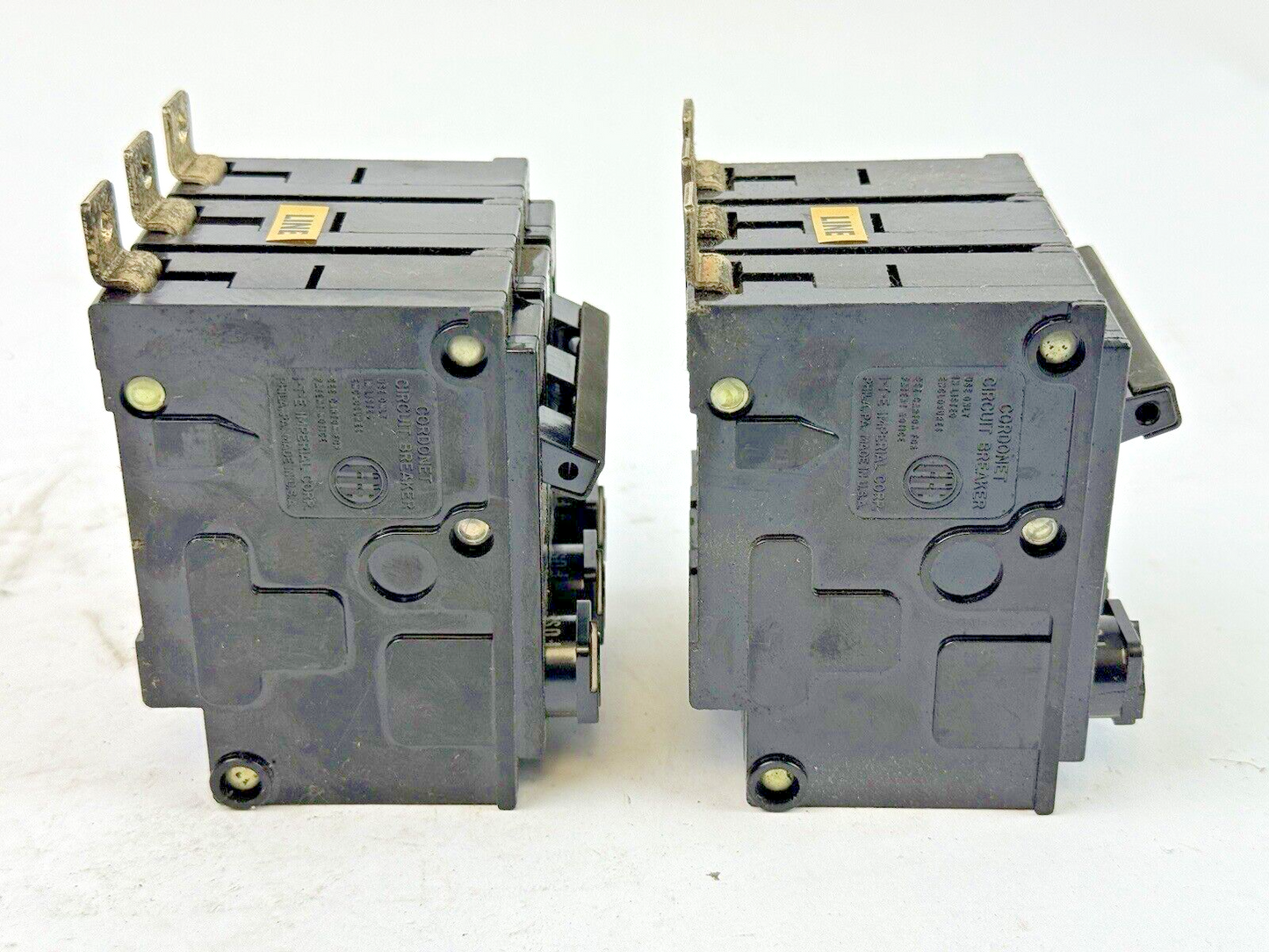 SIEMENS / ITE *BOX OF 2* - CC3B015 - CIRCUIT BREAKER - 3 POLE/277VAC/15A - NEW
