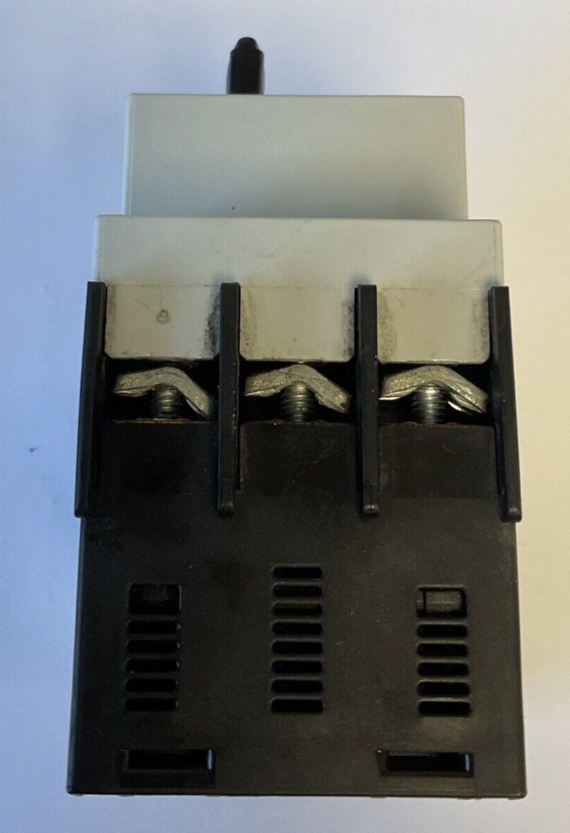 SIEMENS 3RV1021-1DA10 MANUAL MOTOR STARTER 42A 2.2-3.2A CLASS 10