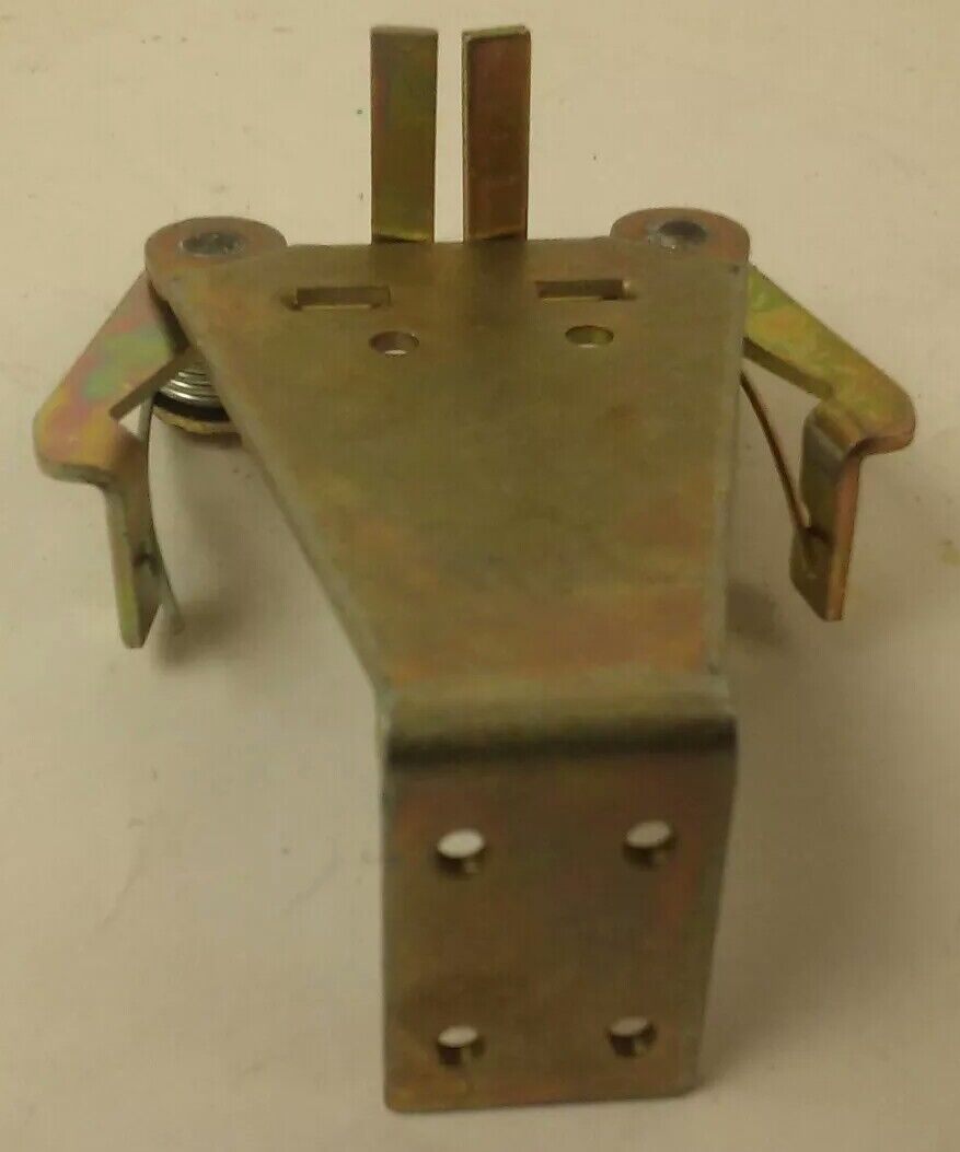 ALLEN BRADLEY 895-M22 SER.A MOUNTING BRACKET FOR 2 AUXILIARES, 100/200A SWITCH