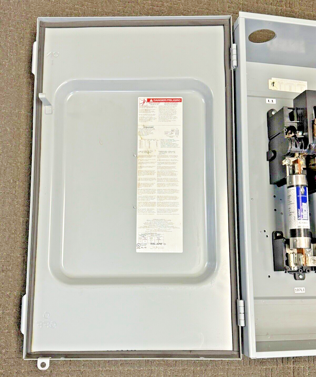 SQUARE D - H364AWK SER. F06 - SINGLE THROW FUSIBLE DISCONNECT SWITCH -200A, 600V
