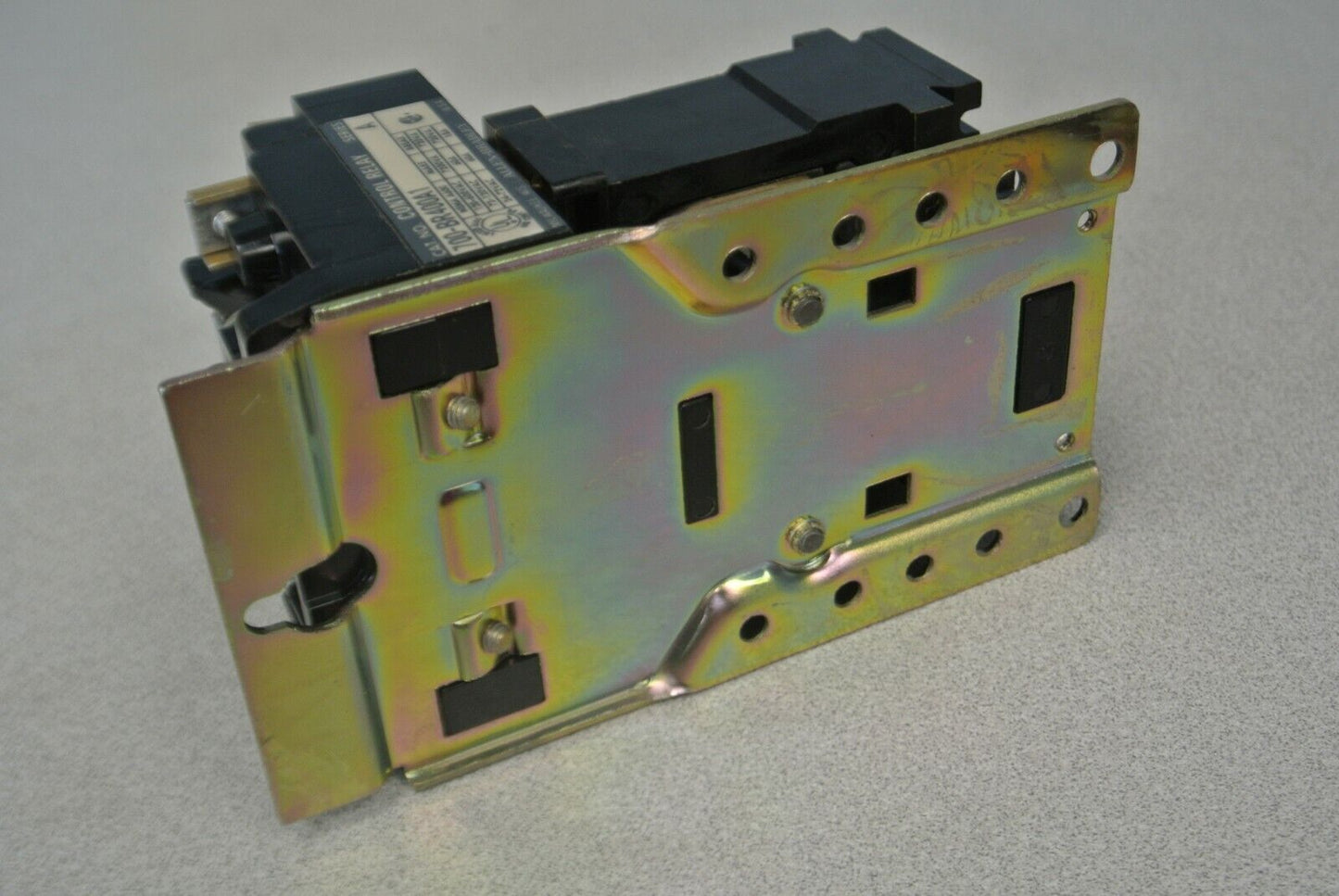 ALLEN-BRADLEY 700-BR400A1 / TYPE BR AC CONTROL RELAY / 4 NO / 120V / NEW SURPLUS