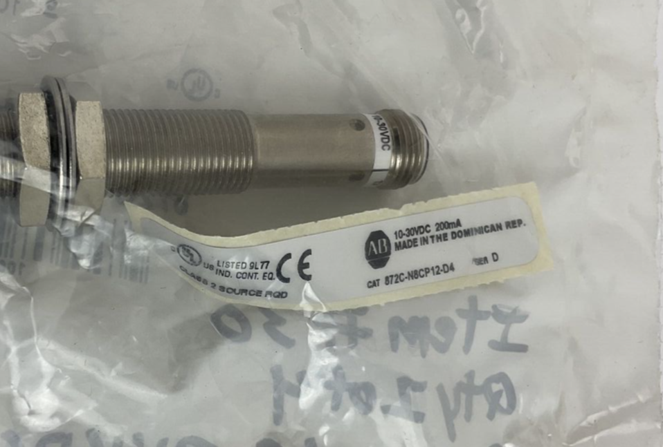 ALLEN BRADLEY 872C-N8CP12-D4 INDUCTIVE PROXIMITY SENSOR SER.D 10-30VDC
