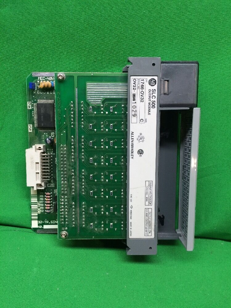 ALLEN BRADLEY 1746-OV32 SER. C OUTPUT MODULE