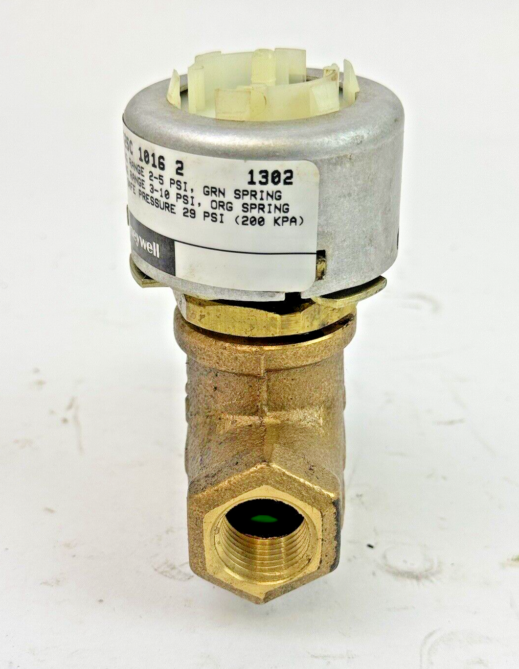 HONEYWELL - VP525C1016 2 - 1/2" NPT MALE UNION TWO-WAY UNITARY VALVE (2 Cv)