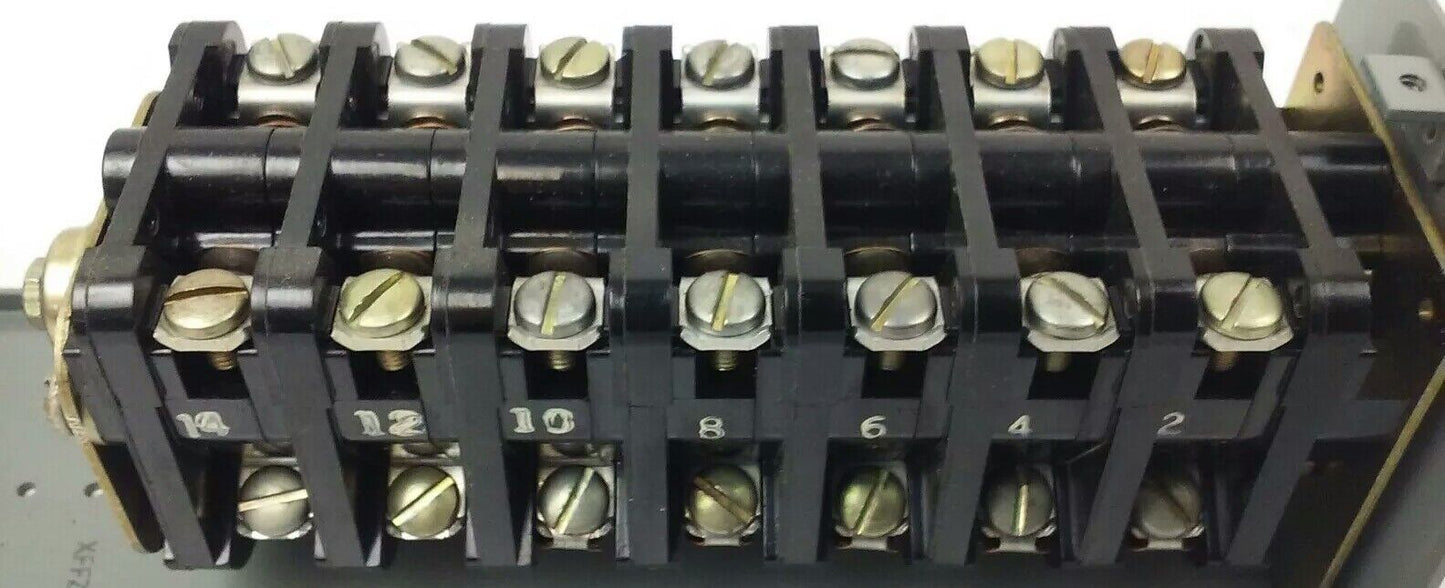 ALLEN BRADLEY H609083-2 ROTARY PILOT SWITCH, SIZE 10, 25A, H609083/2, BUL. 806