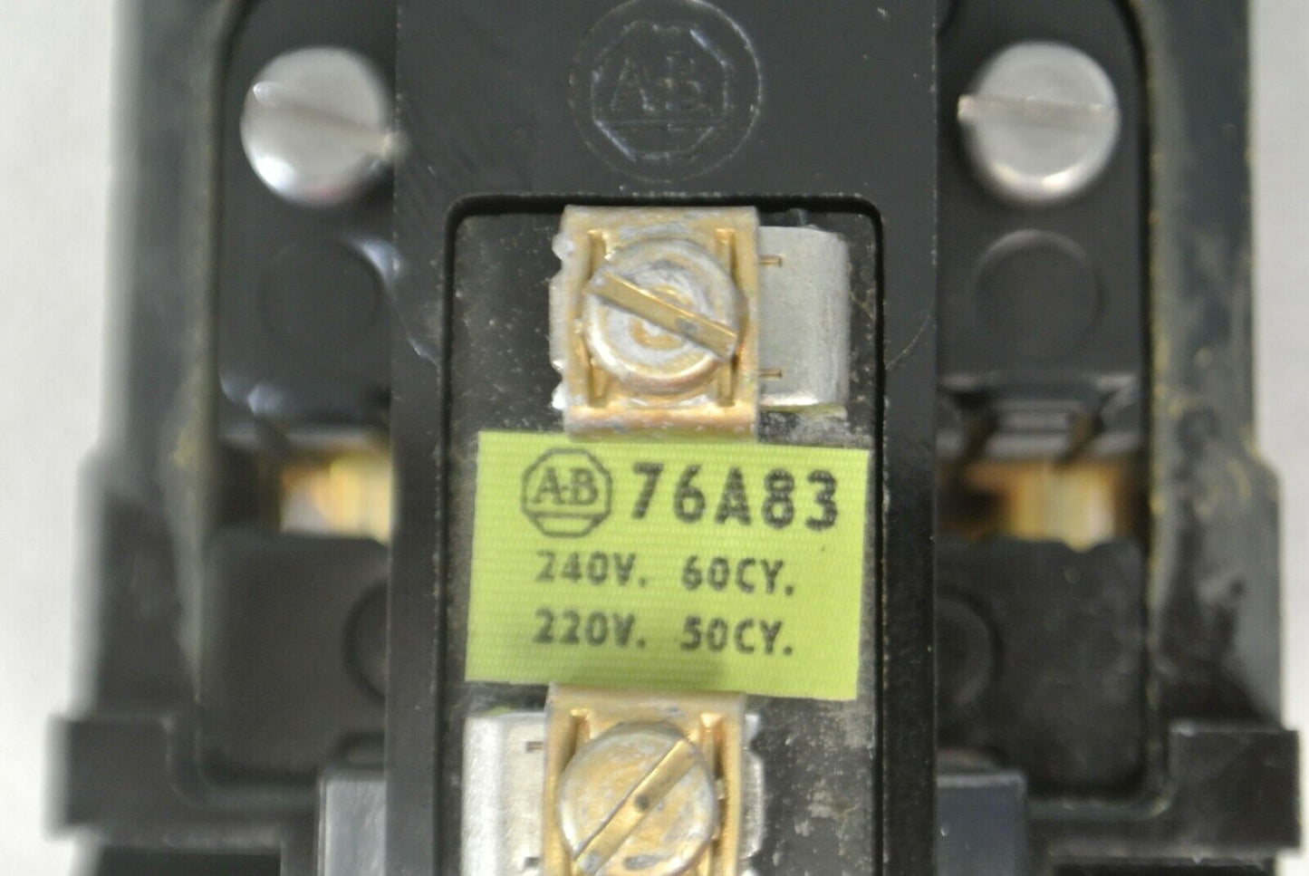 ALLEN-BRADLEY 700-BR030A2 TYPE BR AC RELAY / 240V, 60Hz / 3 N.C. / NEW SURPLUS