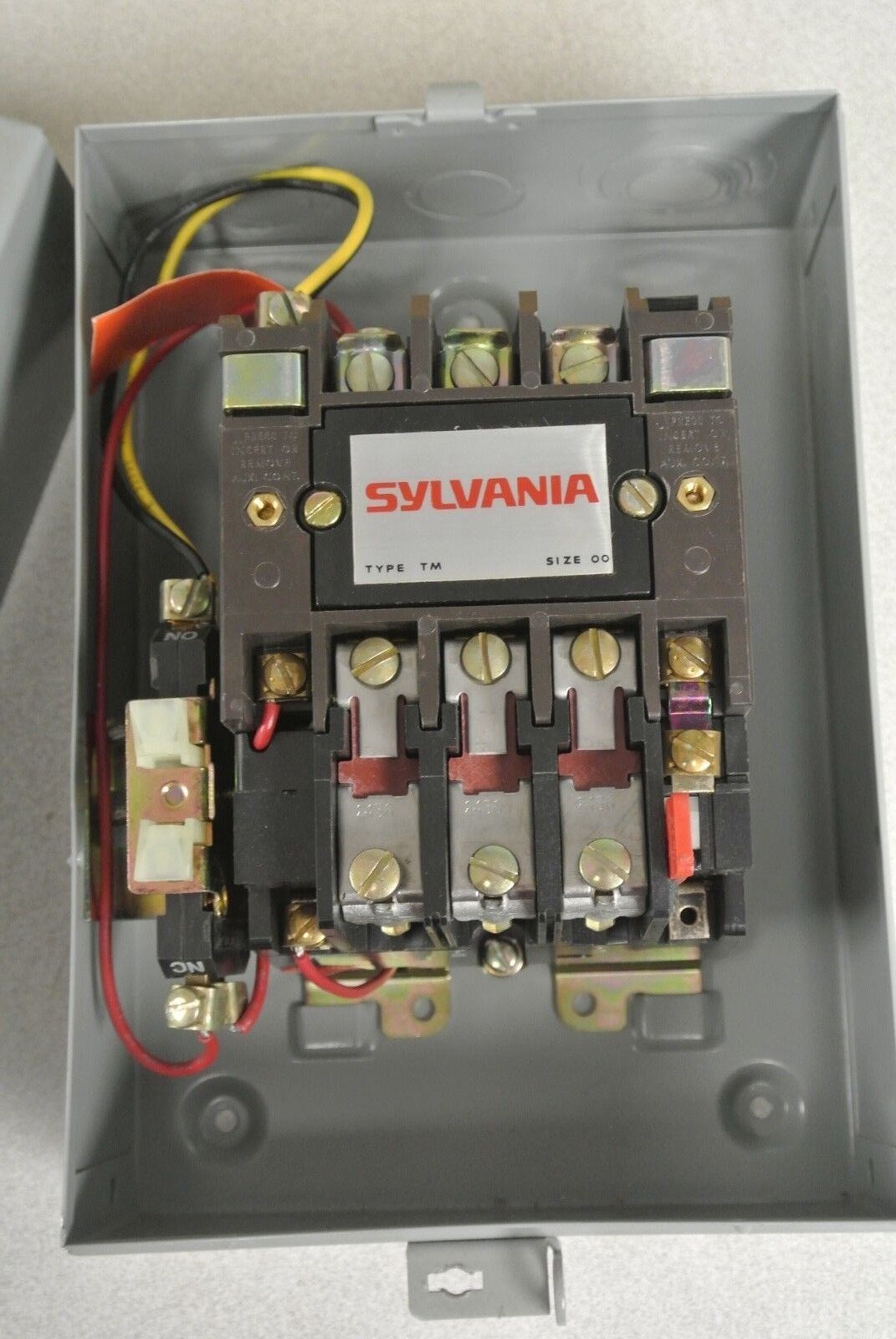 SYLVANIA / JOSLYN CLARK T13AA3A-26 AC MAGNETIC STARTER / 220-240V COIL / NEW