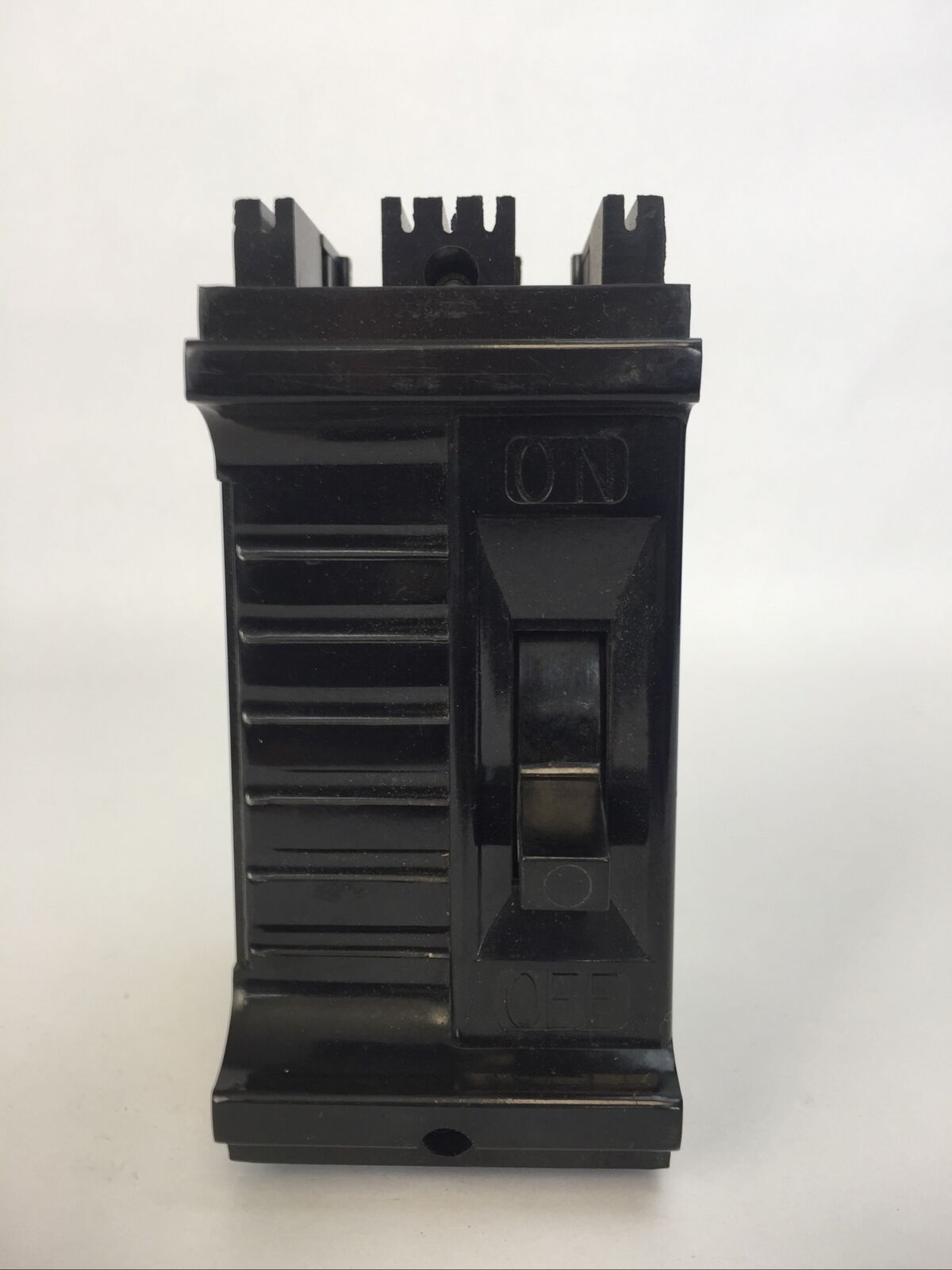 FPE 2220 CIRCUIT BREAKER NE-S FRAME 2POLE 20A 240VAC 125-250VDC FEDERAL PACIFIC