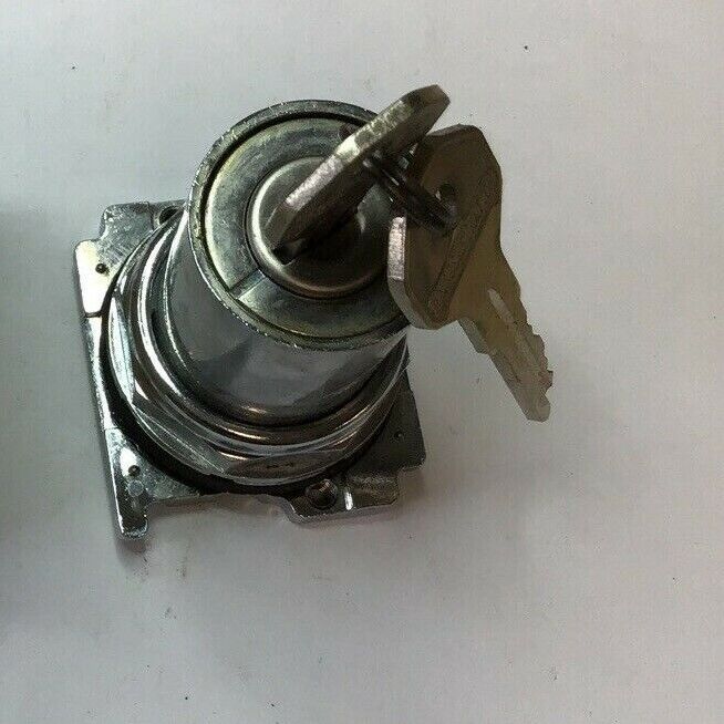 CUTLER HAMMER 10250T16112 KEY OPER. 2POS SELECTOR SWITCH
