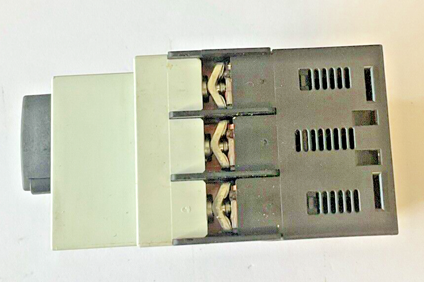 SIEMENS 3RV1021-0EA10 MOTOR CONTROL 4.8A 600V