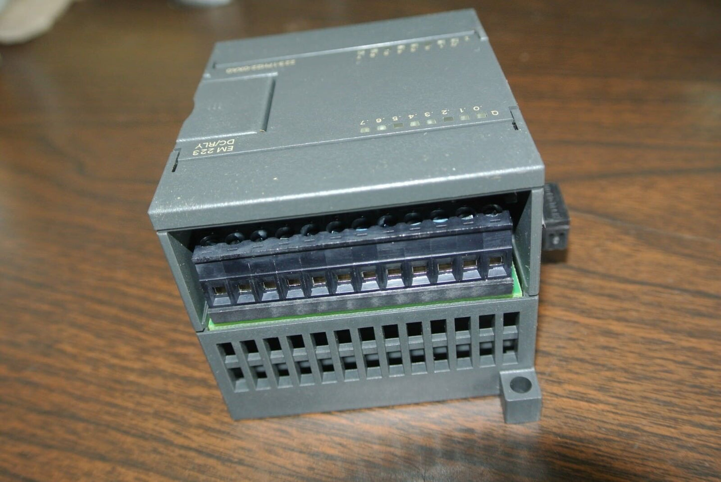 SIEMENS 6ES7 223-1PH22-0XA0 DIGITAL INPUT MODULE 8x24VDC, 15-30V NEW SURPLUS