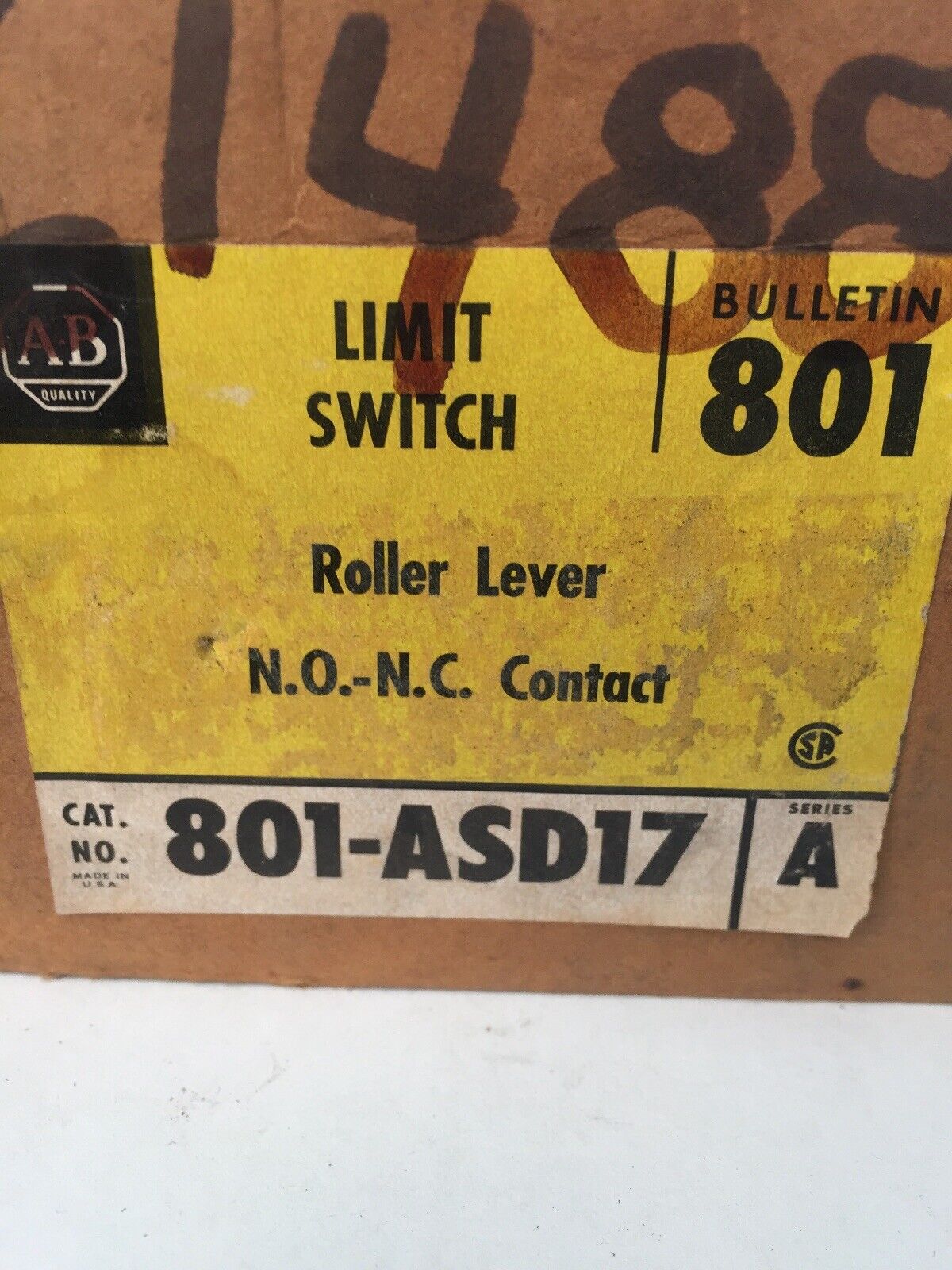 ALLEN BRADLEY 801-ASD17 LIMIT SWITCH ROLLER LEVER 600V AC/DC N.O.-N.C. CONTACT
