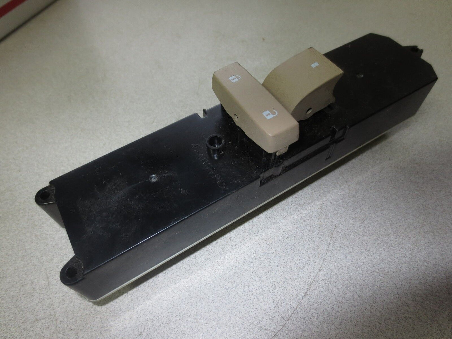 GM / BOSCH 15911987 / F00HJ00330 DOOR LOCK/WINDOW SWITCH CADILLAC DTS 2006-2010