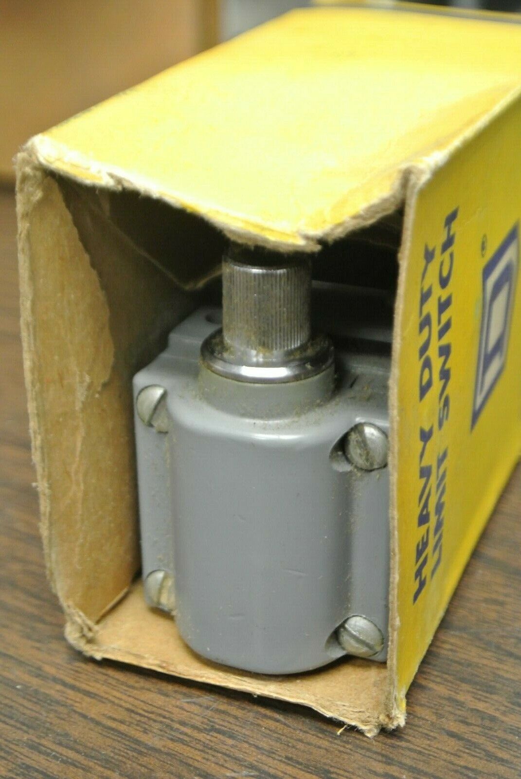 SQUARE D B53A2 HEAVY DUTY LIMIT SWITCH / 0-600V / 10A / NEW SURPLUS