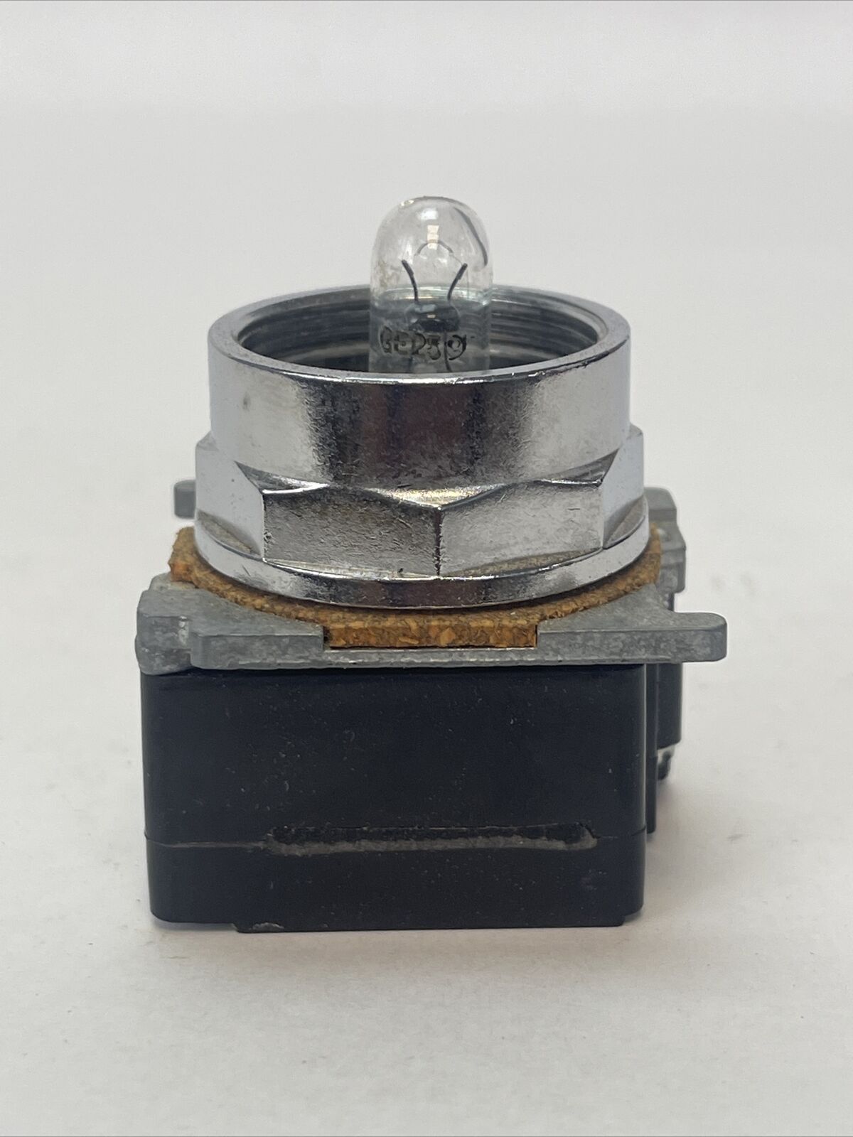 CUTLER HAMMER 10250T182 STD. IND. LIGHT TRANS. 1 HOLE MTG. 240V 50-60HZ