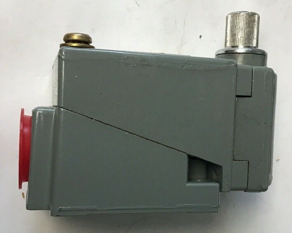 SQUARE D 9007 B52A1 TURRET HEAD LIMIT SWITCH SER. A