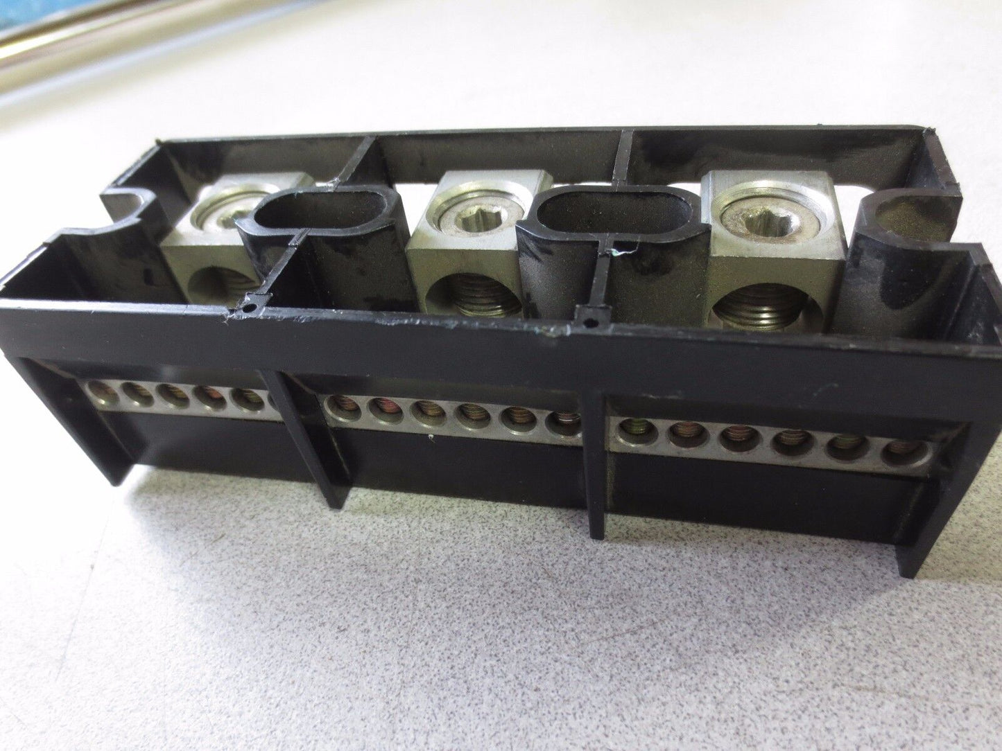 EATON / BUSSMANN EN63 TERMINAL BLOCK, 3-POLE - 285A, 600V