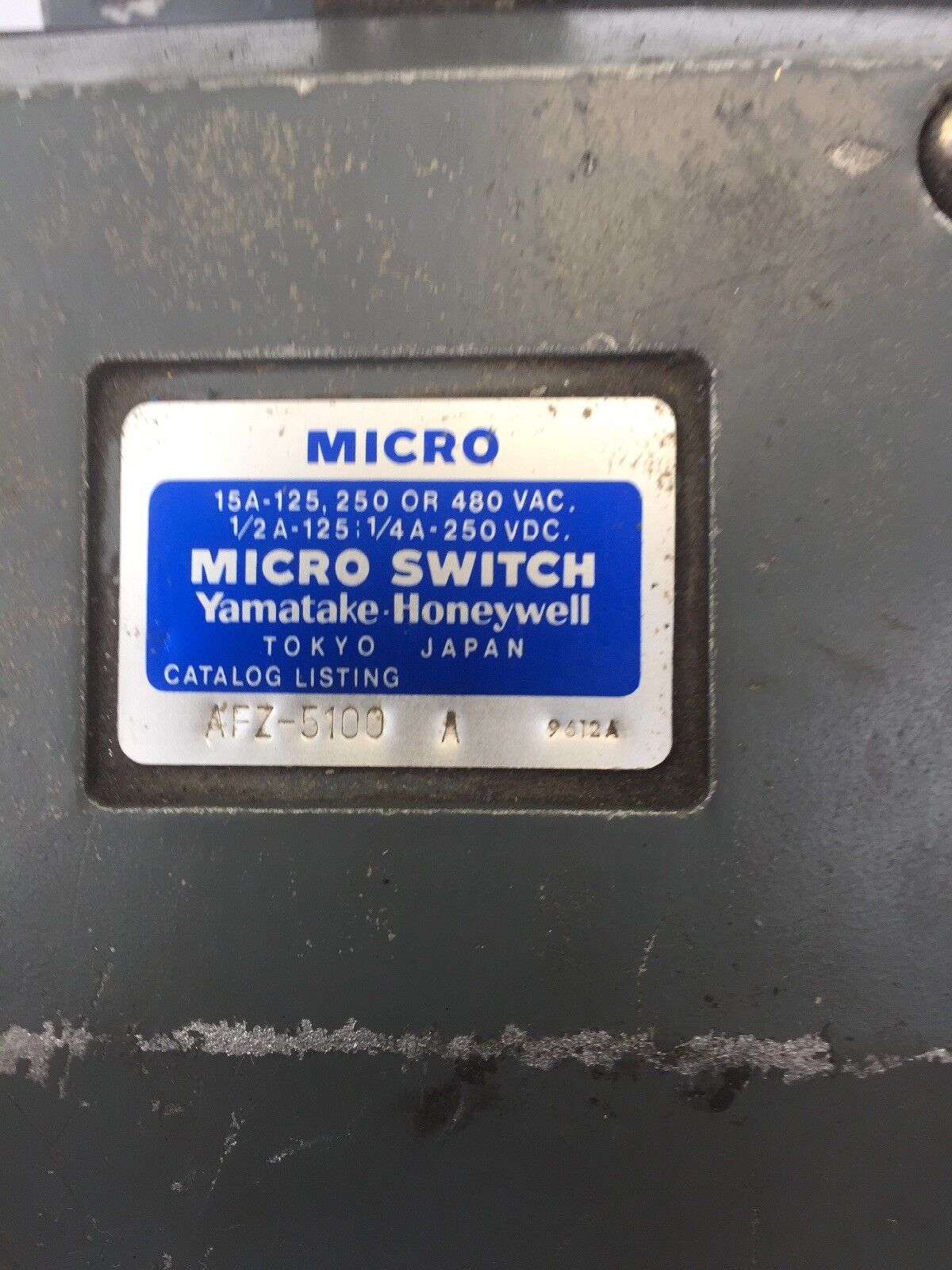 YAMATAKE HONEYWELL MICRO SWITCH 15A-125, 250 OR 480VAC 1/2A-125VDC 1/4A-250VDC