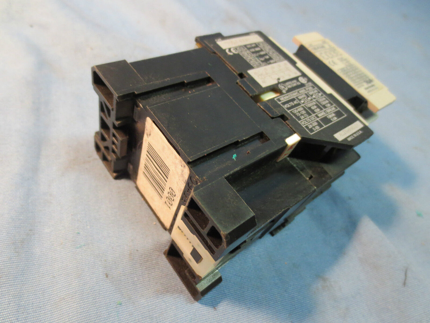 ALLEN BRADLEY 700-F400A1 Ser. C RELAY w/ A-B 195-FA40 Ser. A AUX. CONTACT BLOCK