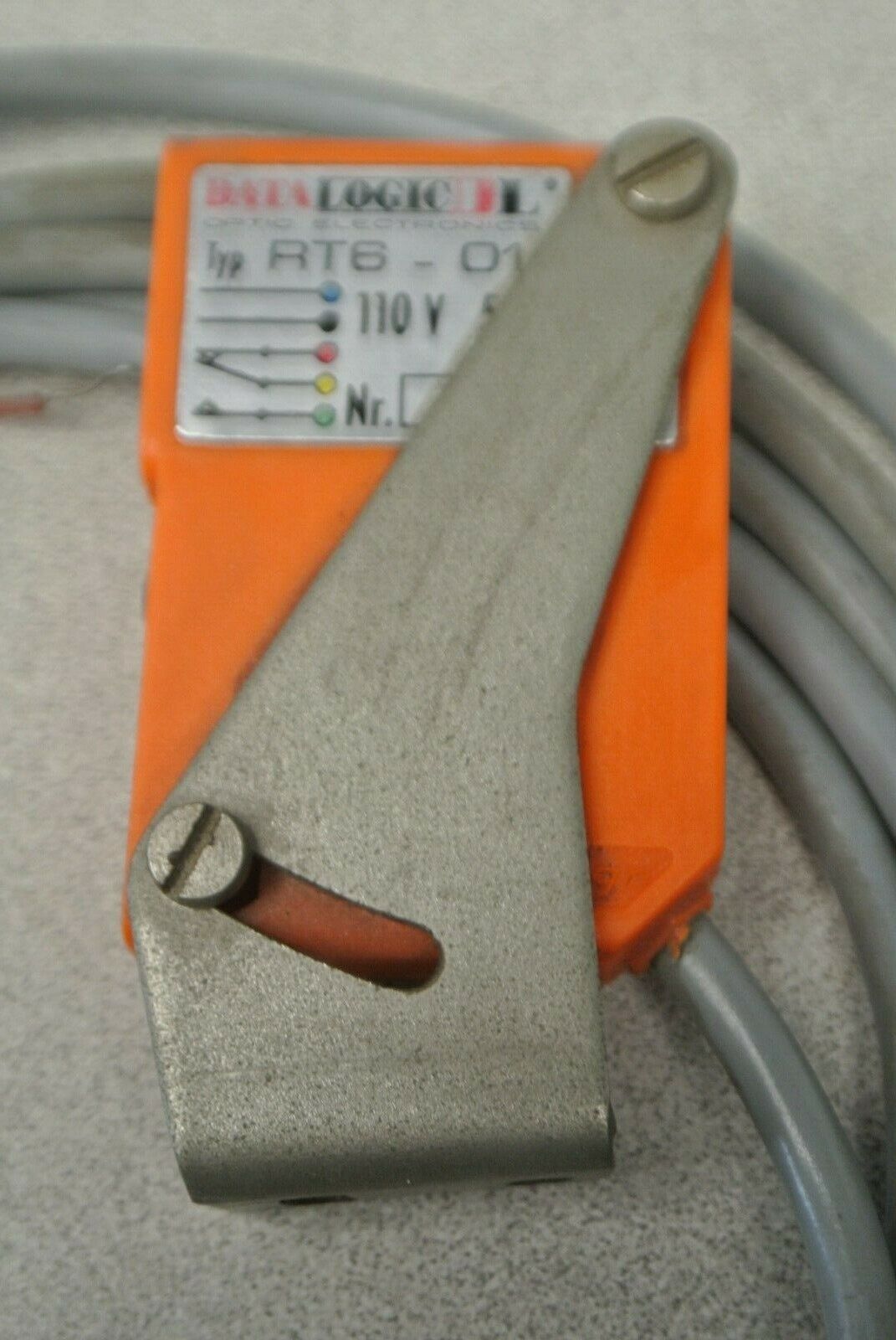 R.B. DENISON DATA-LOGIC RT6-01 PHOTOELECTRIC SENSOR / 110V, 50Hz / NEW SURPLUS