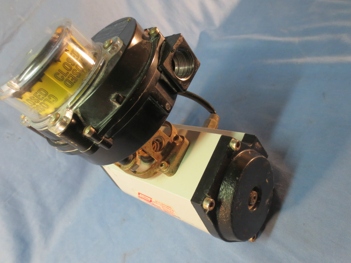 UNITORQ M-104 K4/4 DLS FCW PNEUMATIC ACTUATOR w/ ASCO VR3C2YAA2NGA 8317G35
