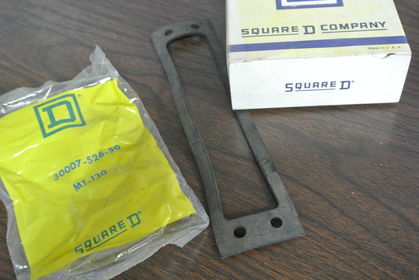 SQUARE D 9422 AM-2, Ser. A - ALTERNATE HANDLE MOUNTING KIT - NEW SURPLUS