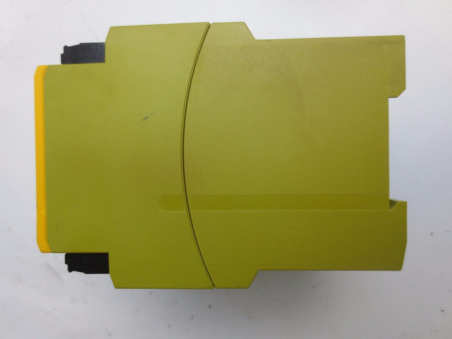 PILZ PZE 9P 777140 SAFETY RELAY - 24VAC/DC 8 n/o, 1 n/c - 9.5VA, 3.5W, 50-60Hz