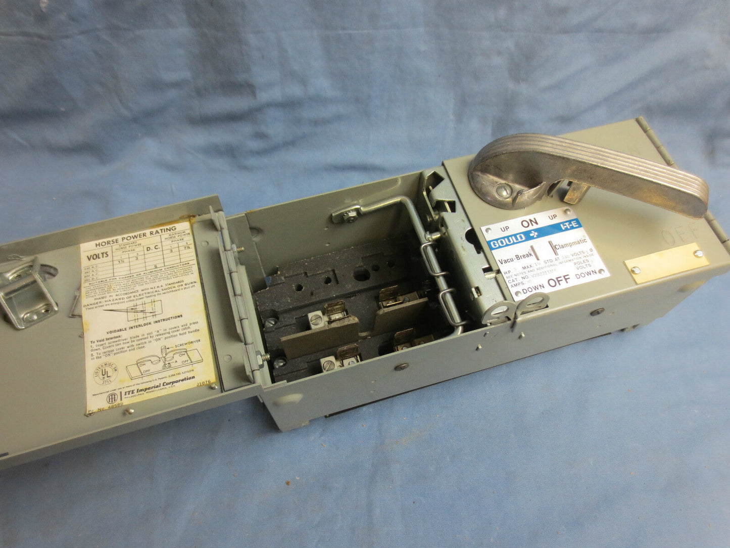 I-T-E V2B2211MR VACU-BREAK PANELBOARD & SWITCHBOARD UNIT 240V 30-30A NEW SURPLUS