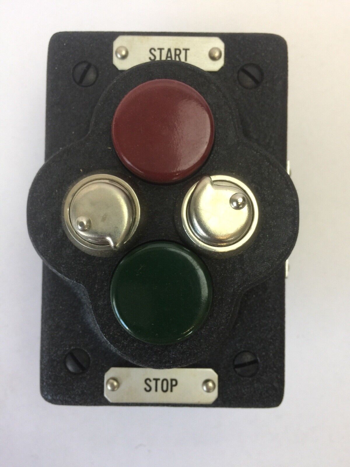 REES 1576 PUSHBUTTON SWITCH RED GREEN START STOP