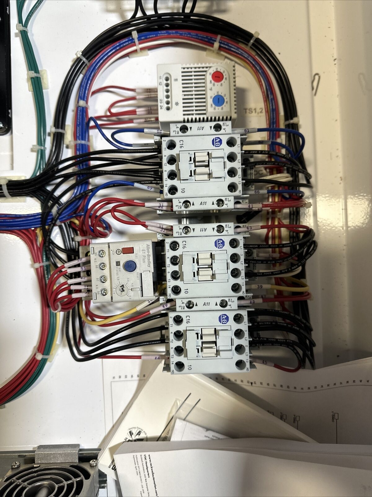 ROCKWELL AUTOMATION VTAC 9 HVAC DRIVE 9V241HRNB30 S7-640A-V9-2 460VAC 2HP 3PH