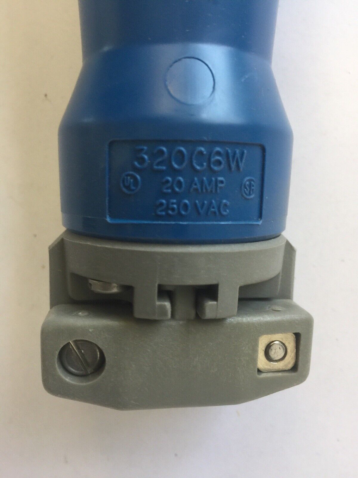 HUBBELL 320C6W PIN & SLEEVE WATERTIGHT CONNECTOR 20A 250VAC 2P 3WIRE GROUNDING