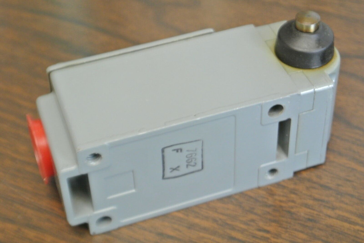 SQUARE D 9007 B61G / SMALL PRECISION TURRET HEAD LIMIT SWITCH / NEW SURPLUS