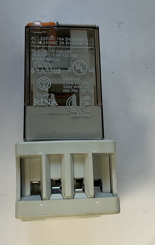 ALLEN BRADLEY 700-HA32A1-3-4 RELAY SER.D 10A W/700-HN100 SOCKET SER.D 10A 300VAC