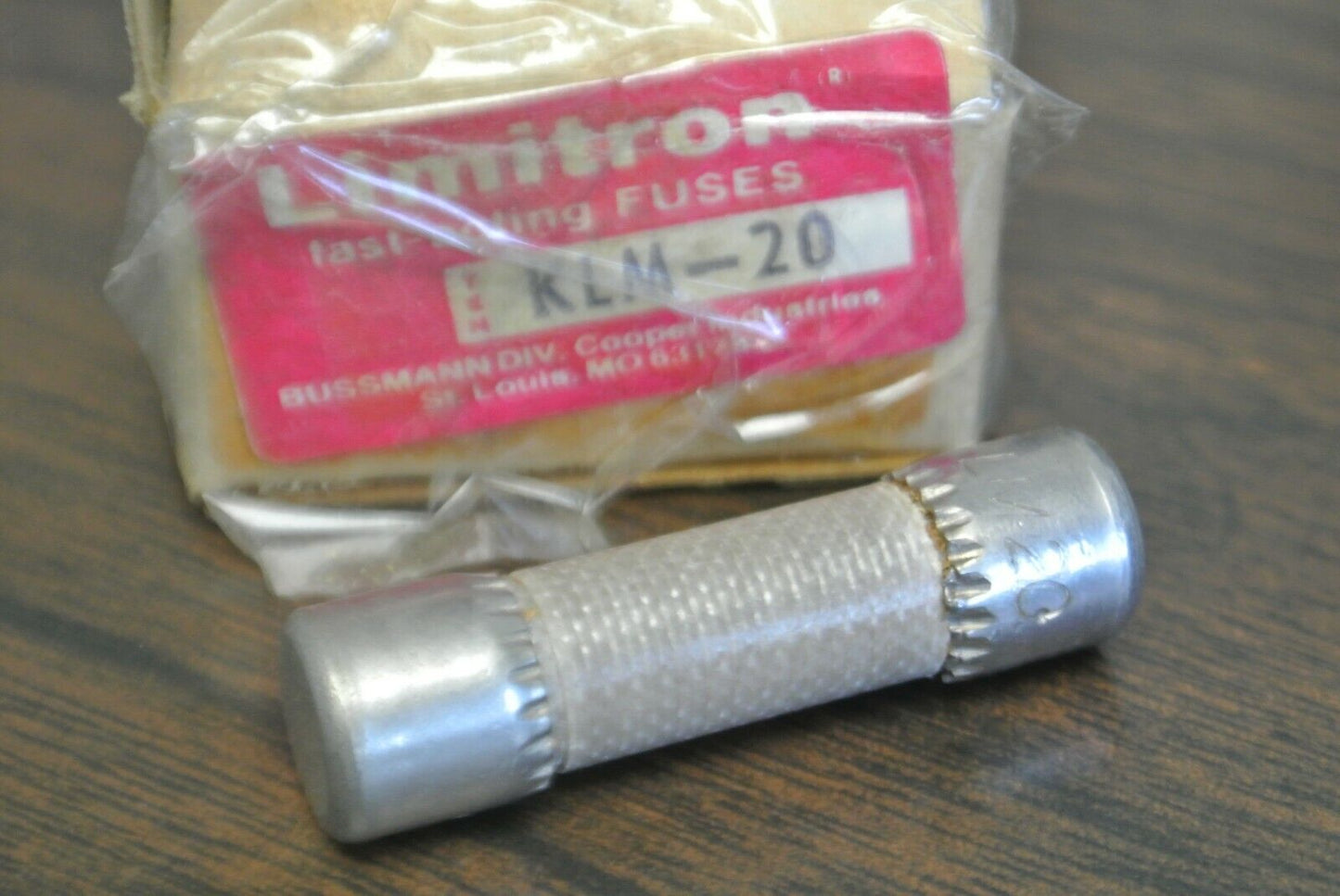 BOX of 10 / BUSS KLM-20 FAST-ACTING MIDGET FUSE / 20A / 500V / NEW SURPLUS KLM20