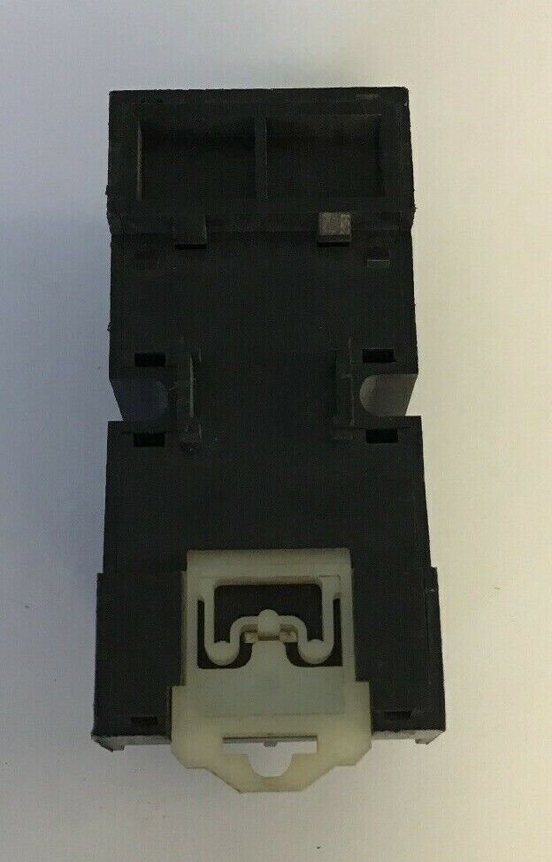 ALLEN BRADLEY 700-HN128 RELAY BASE 14 PIN SOCKET 300 VAC (MAY BE MISSING SCREWS)
