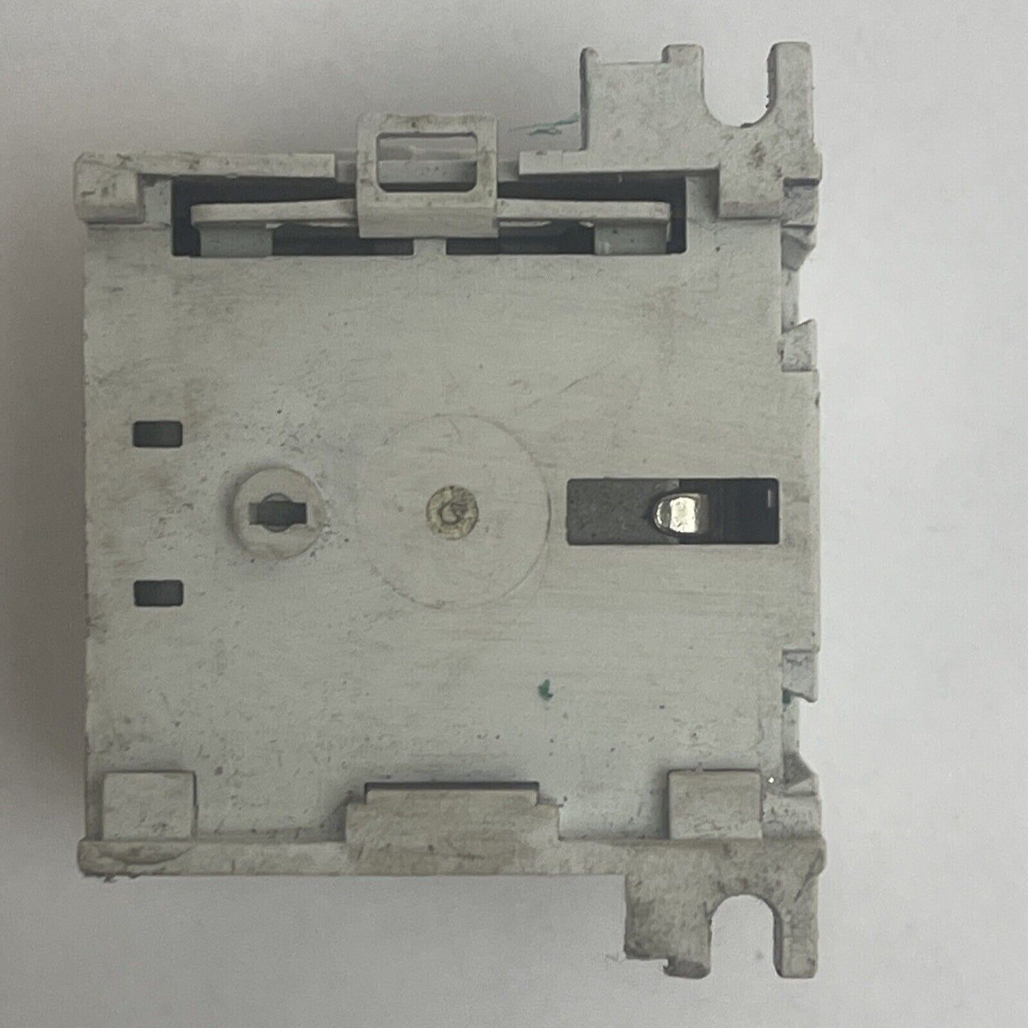 ALLEN BRADLEY 100-MO9N*3 SER A CONTACTOR 600VAC 12A 5HP COIL 24VDC