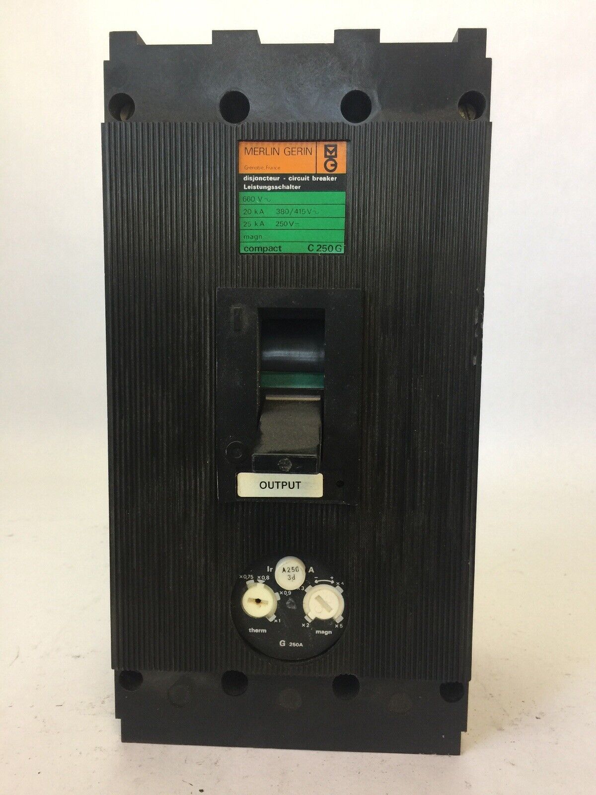 MERLIN GERIN C250G CIRCUIT BREAKER COMPACT 600VAC 250VDC 3 POLE 250A
