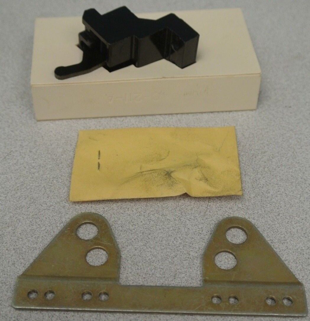 ALLEN-BRADLEY 895-A2M AUXILIARY CONTACT / SIZE 2 & 3 / 100A & 200A / NEW SURPLUS