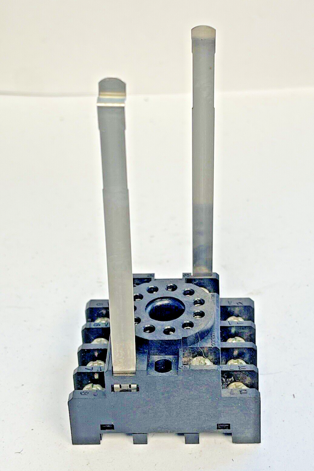 OMRON - 61F-GP-ND - FLOATLESS LEVEL SWITCH 100VAC & OMRON - PF113A - SOCKET BASE