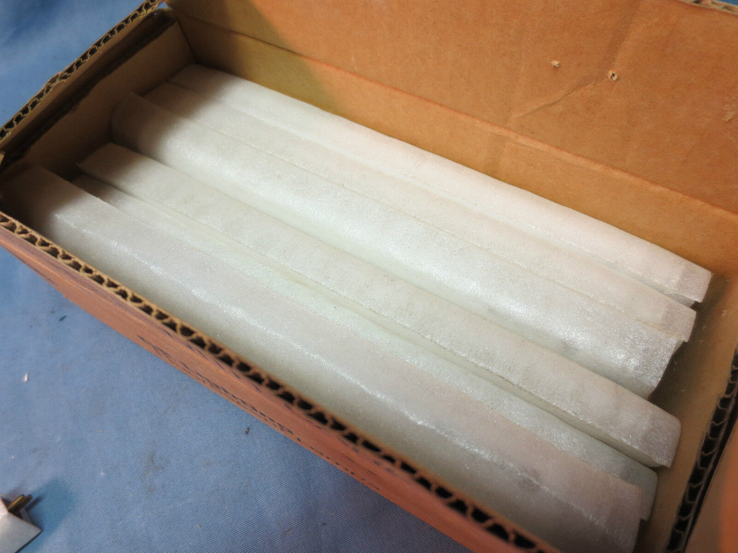 GENERAL ELECTRIC F6T5/CW, 10032-8, 2V805 FLUORESCENT BULBS - 20 LEFT IN BOX