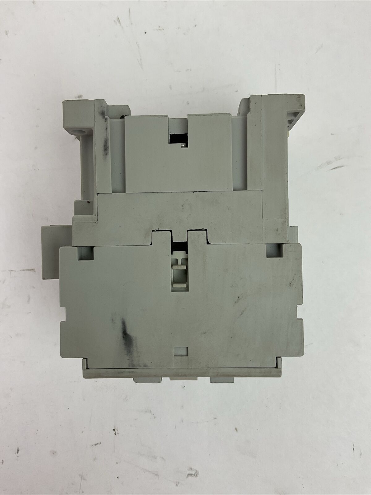 ALLEN BRADLEY SERIES A 100-C09*10 CONTACTOR W/ 110V 50Hz 120V 60Hz COIL